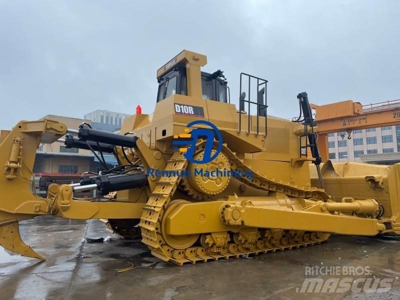 CAT D 10 R بلدوزرات مجنزرة