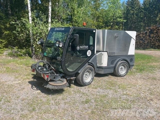 Nilfisk CR 3500 كناسات