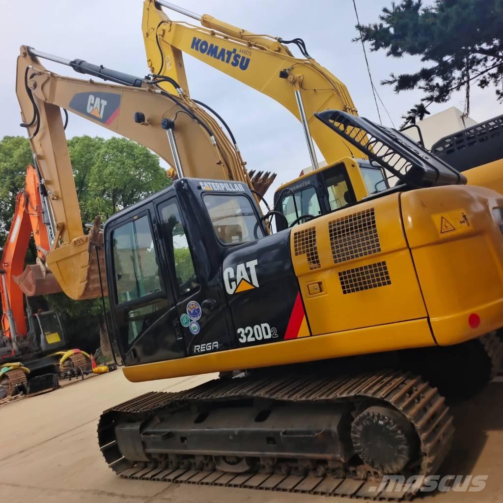 CAT 320D2 حفارات زحافة