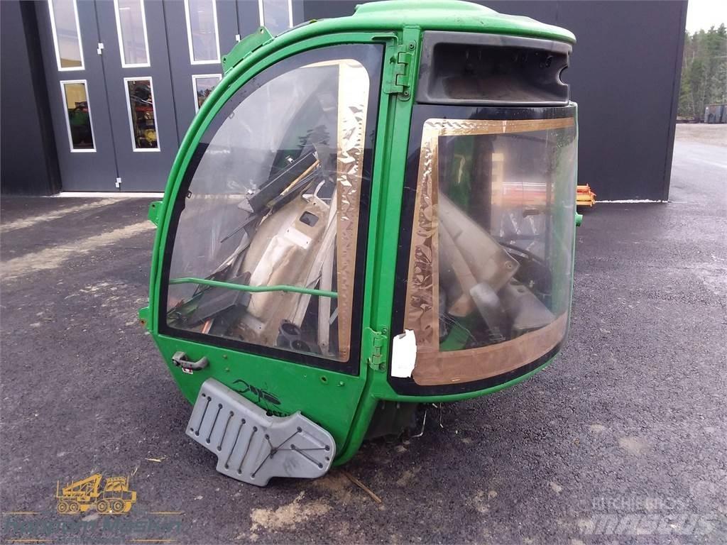 John Deere 1910e كابينة والداخلية