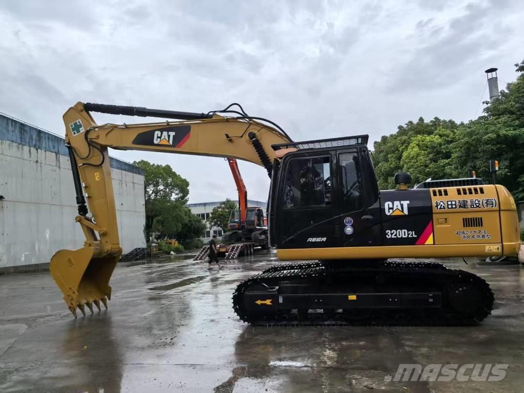 CAT 320D حفارات زحافة