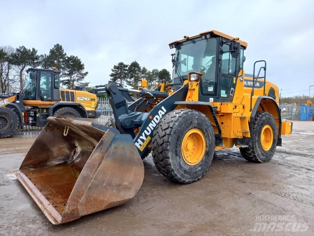 Hyundai HL955A لوادر بعجل