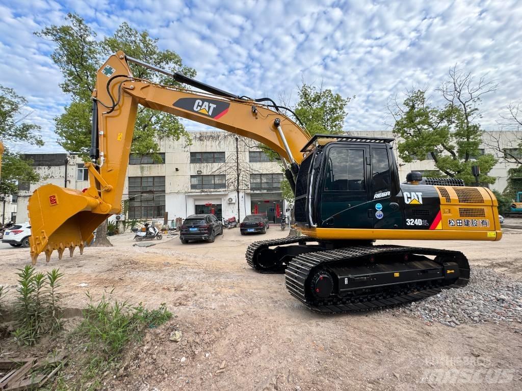 CAT 324 D2 L حفارات زحافة