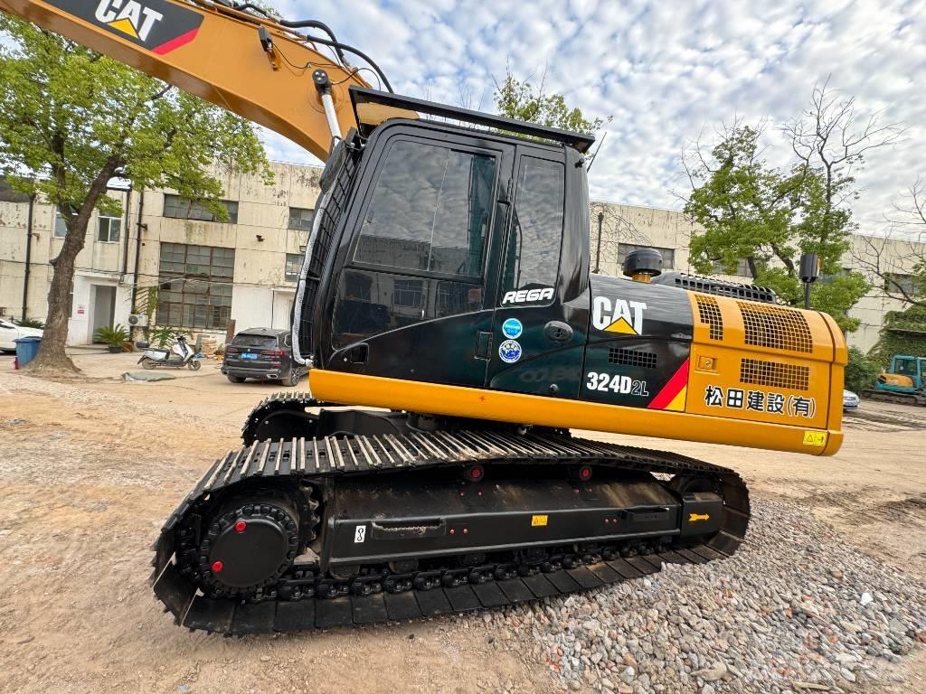 CAT 324 D2 L حفارات زحافة