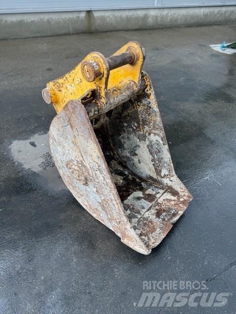 JCB 7-8 TON جرافات عكسية