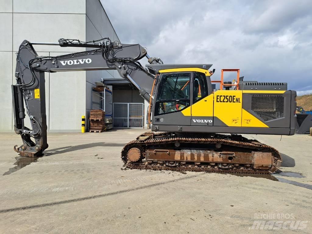 Volvo EC250ENL حفارات زحافة