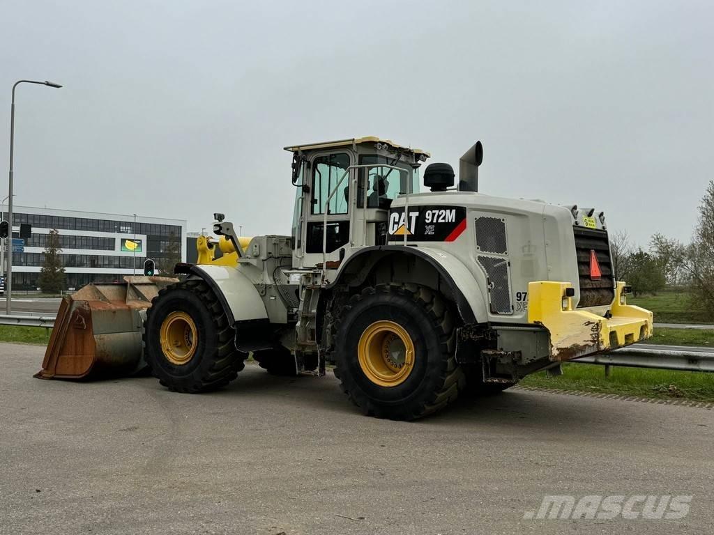 CAT 972M XE لوادر بعجل