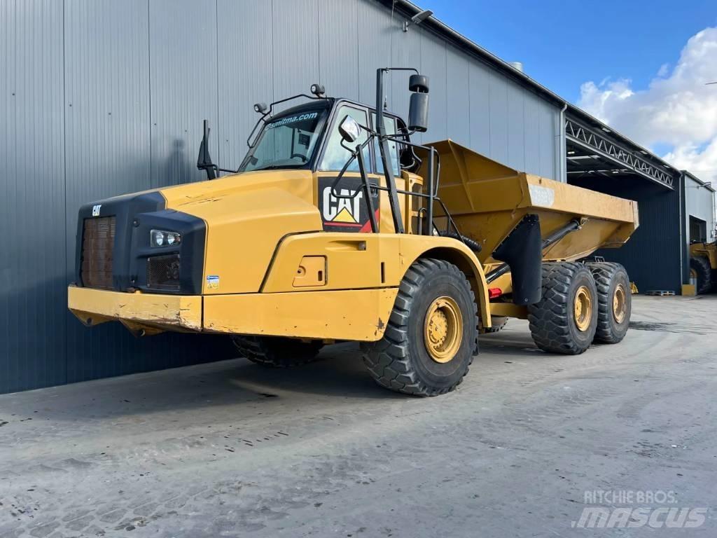 CAT 735B ساحبات مفصلية