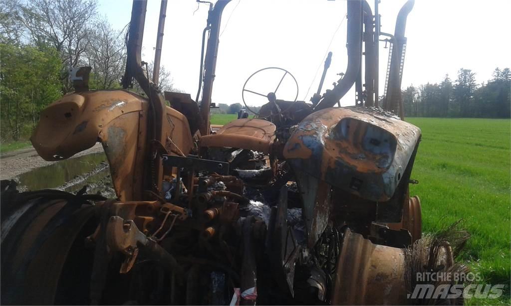 John Deere 6820 الجرارات