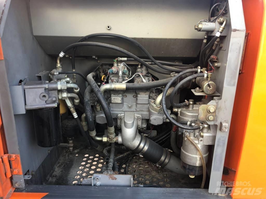 Hitachi ZX 210 LC-3 حفارات زحافة