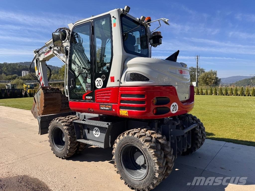 Takeuchi TB 295 W حفارات بعجل