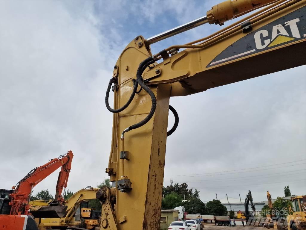 CAT 318 B L حفارات زحافة