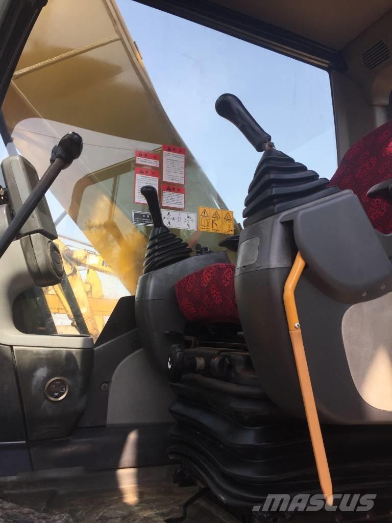 CAT 320 D حفارات زحافة