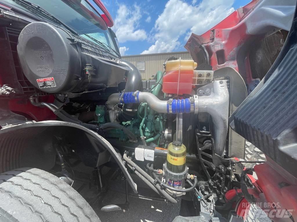 Volvo VNL64T300 وحدات الجر