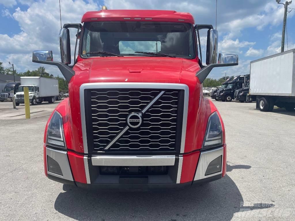 Volvo VNL64T300 وحدات الجر