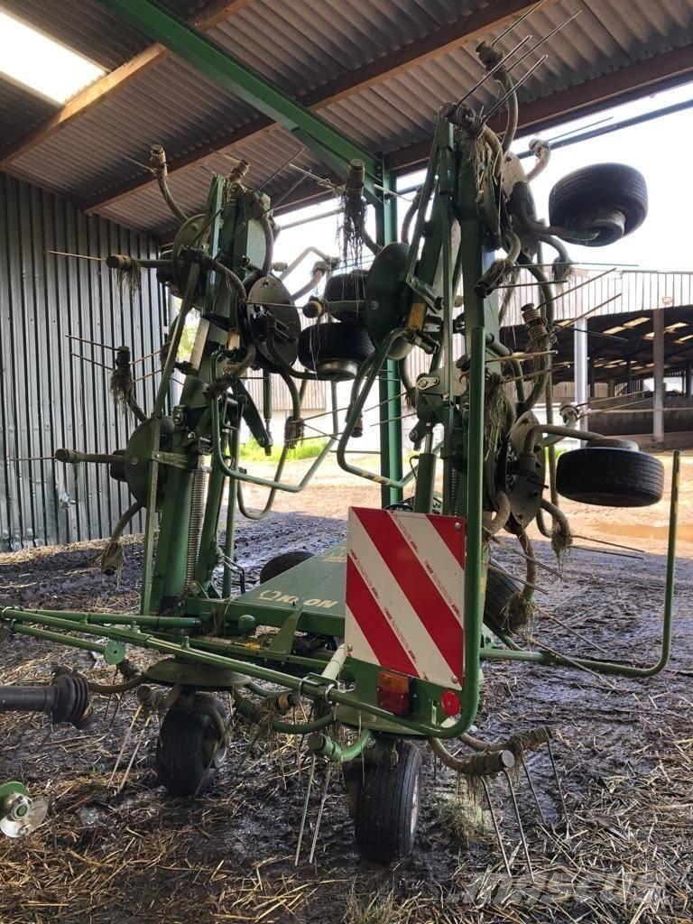 Krone 8.82/8 Tedder مكابس وميبسات التبن