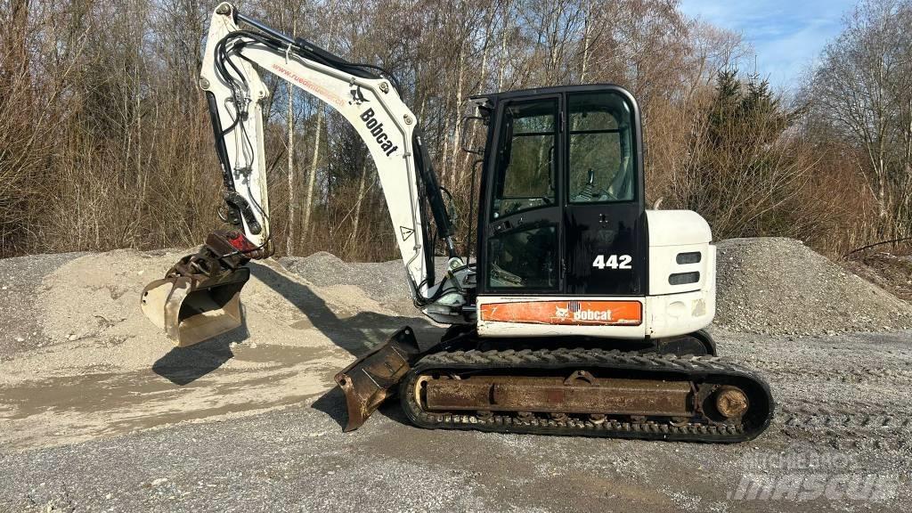 Bobcat 442 B حفارات وسط 7 طن - 12 طن