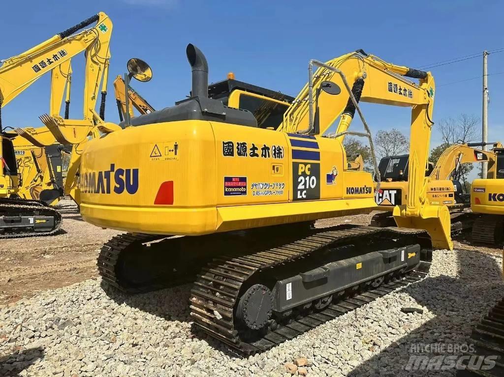 Komatsu PC 210-8 حفارات زحافة