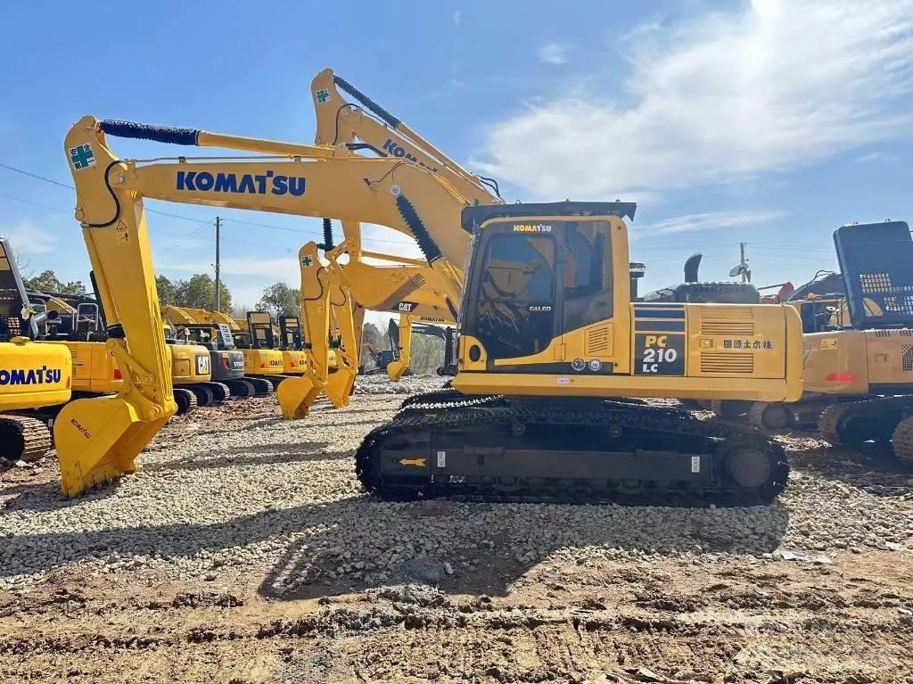 Komatsu PC 210-8 حفارات زحافة