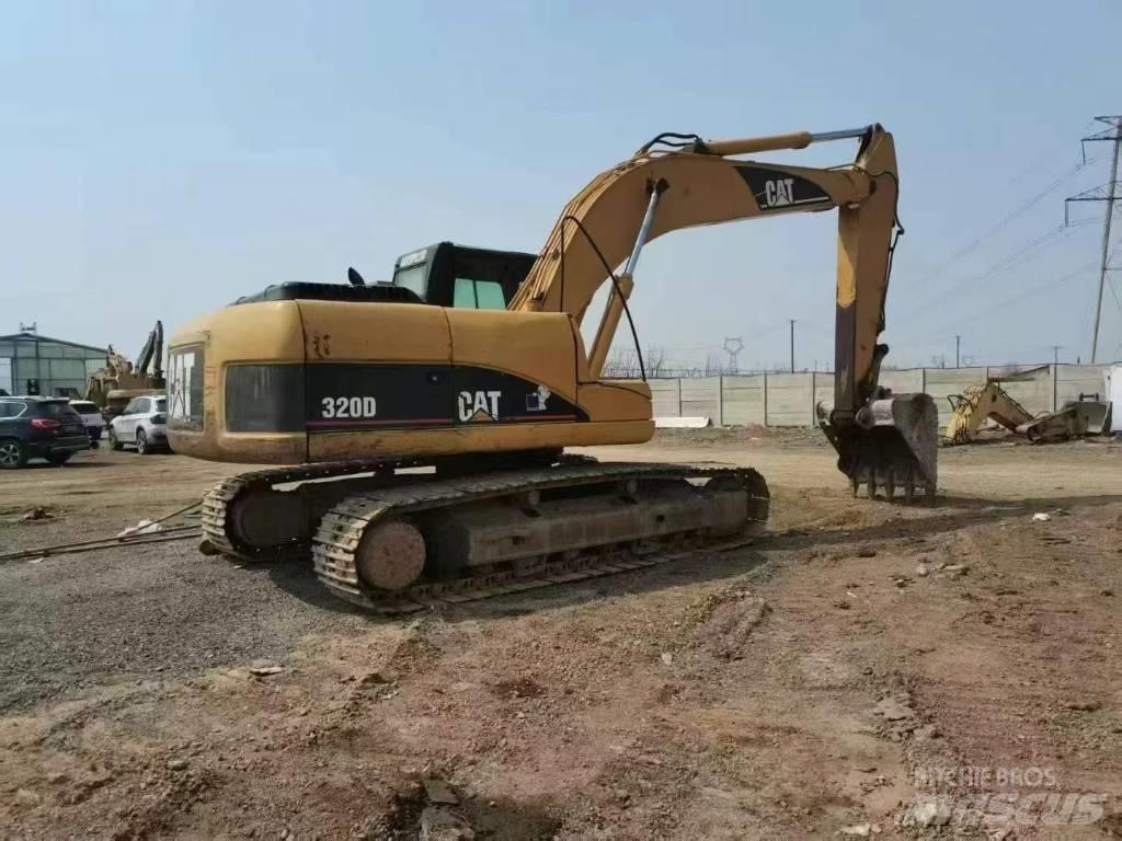 CAT 320 D L حفارات زحافة