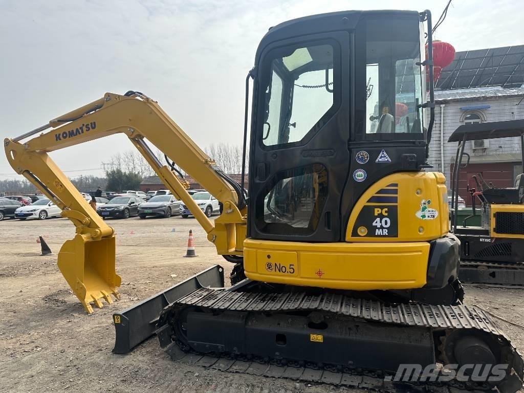 Komatsu 40 MR حفارات زحافة