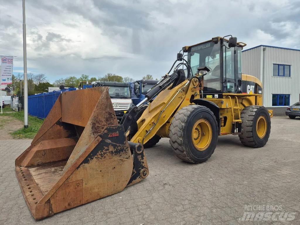 CAT 930G لوادر بعجل