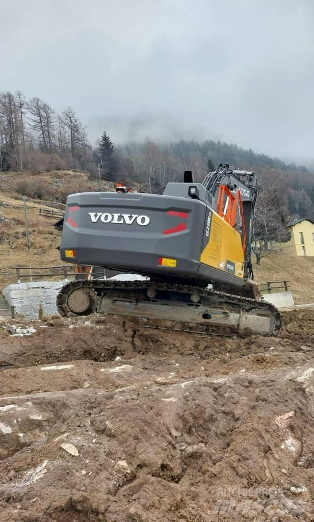 Volvo EC 220 E حفارات زحافة