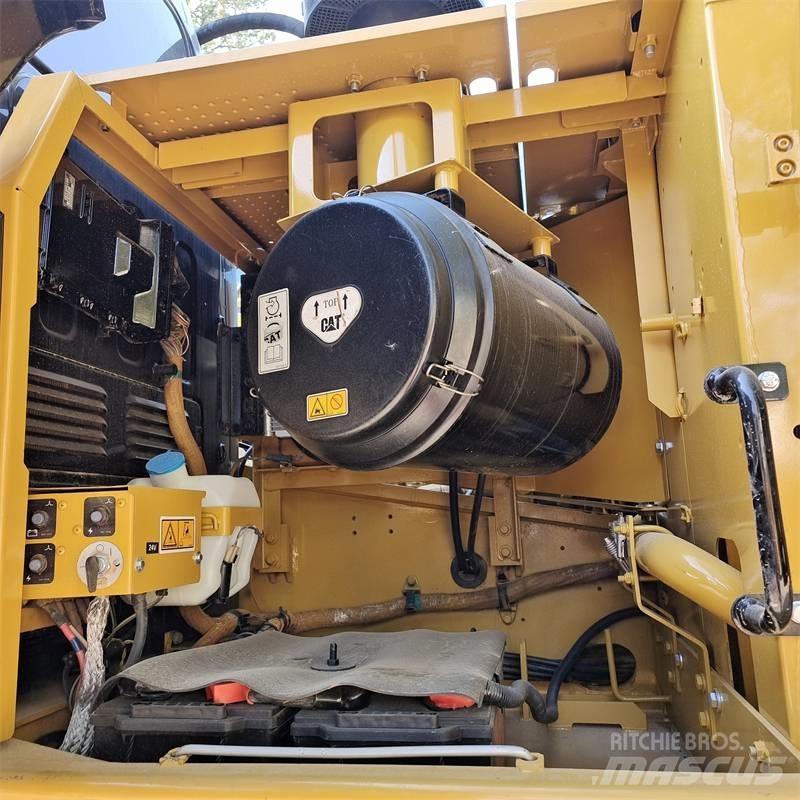 CAT 320 GC حفارات زحافة