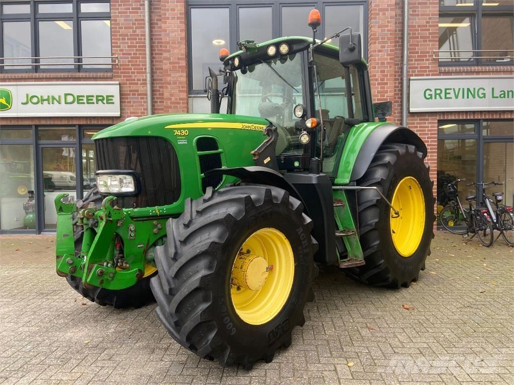 John Deere 7430 الجرارات
