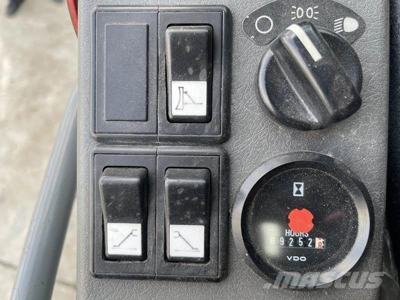 Volvo EW 140 B حفارات بعجل