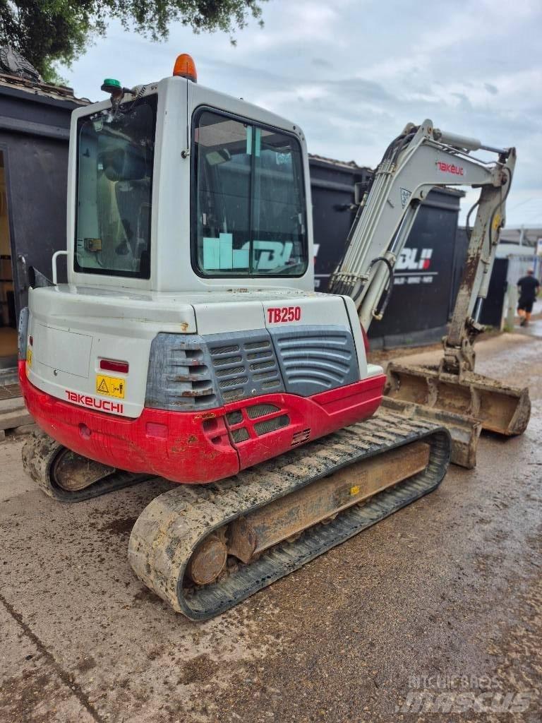 Takeuchi TB 250 حفارات صغيرة أقل من 7 طن (حفارات صغيرة)