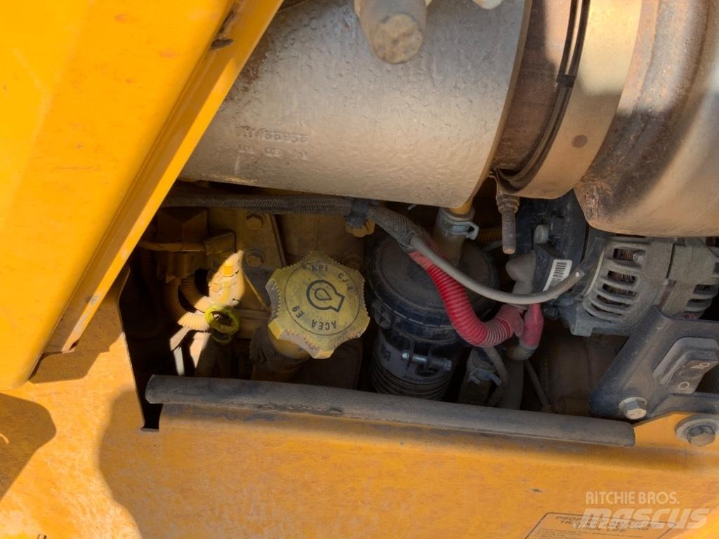 John Deere 750 K بلدوزرات مجنزرة