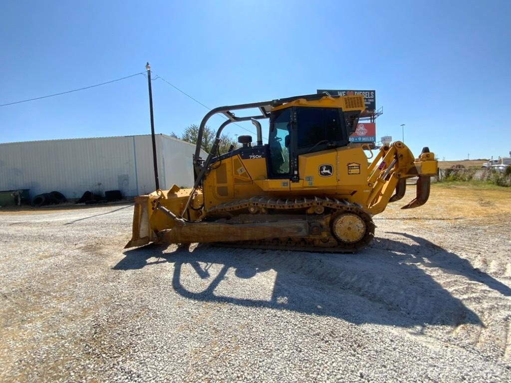 John Deere 750 K بلدوزرات مجنزرة