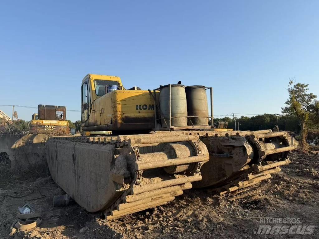 Komatsu PC 200-6 الحفارات البرمائية