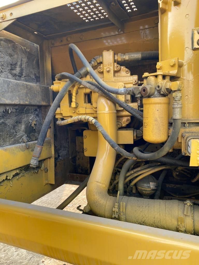 CAT 325 B L حفارات زحافة