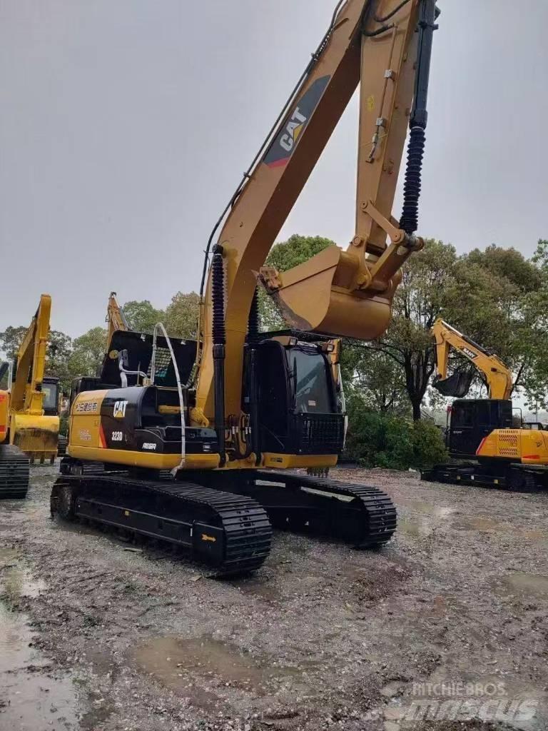 CAT 323D2 حفارات زحافة