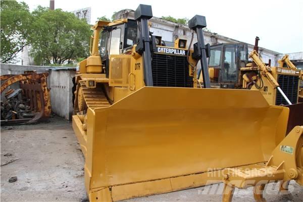 CAT D 7 R بلدوزرات مجنزرة