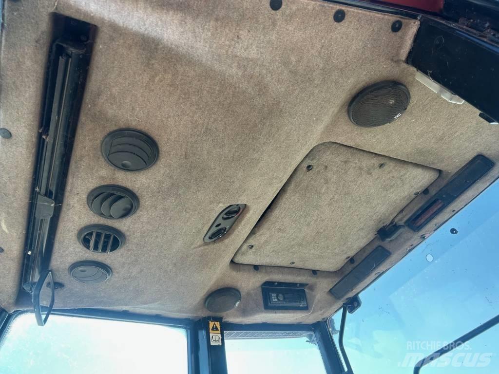 New Holland L 95 الجرارات