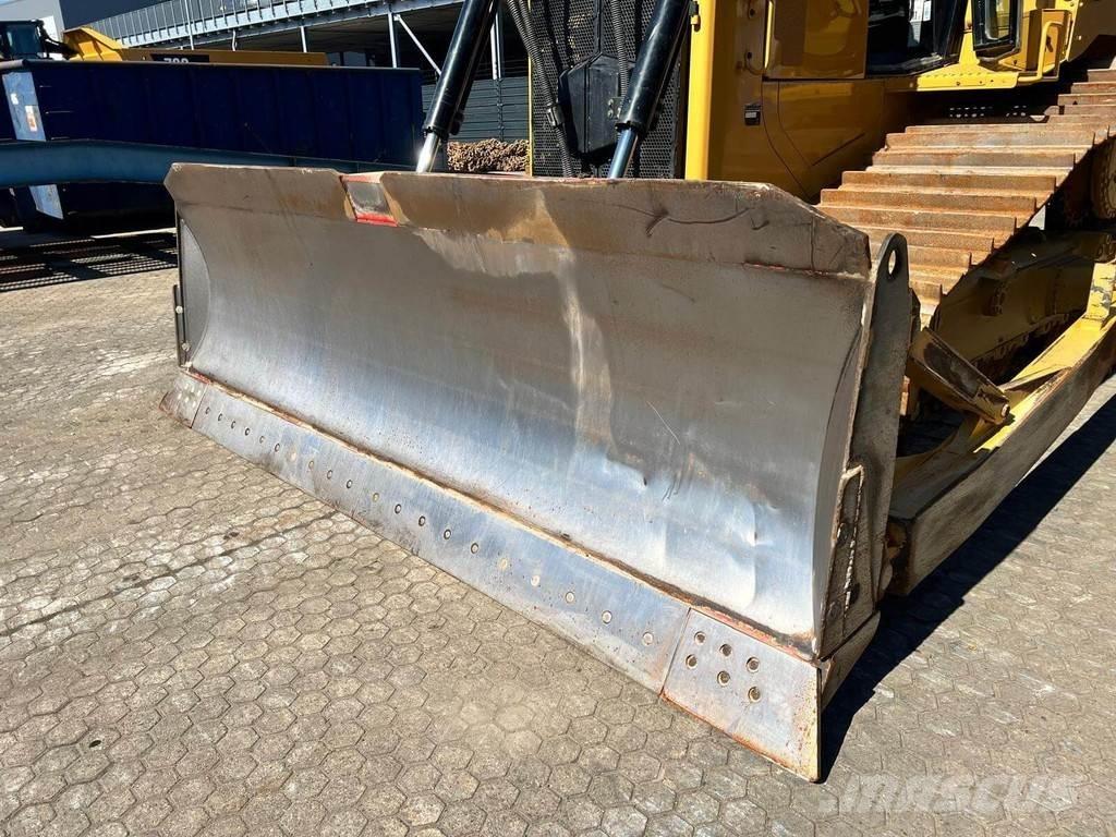 CAT D6T LGP بلدوزرات مجنزرة