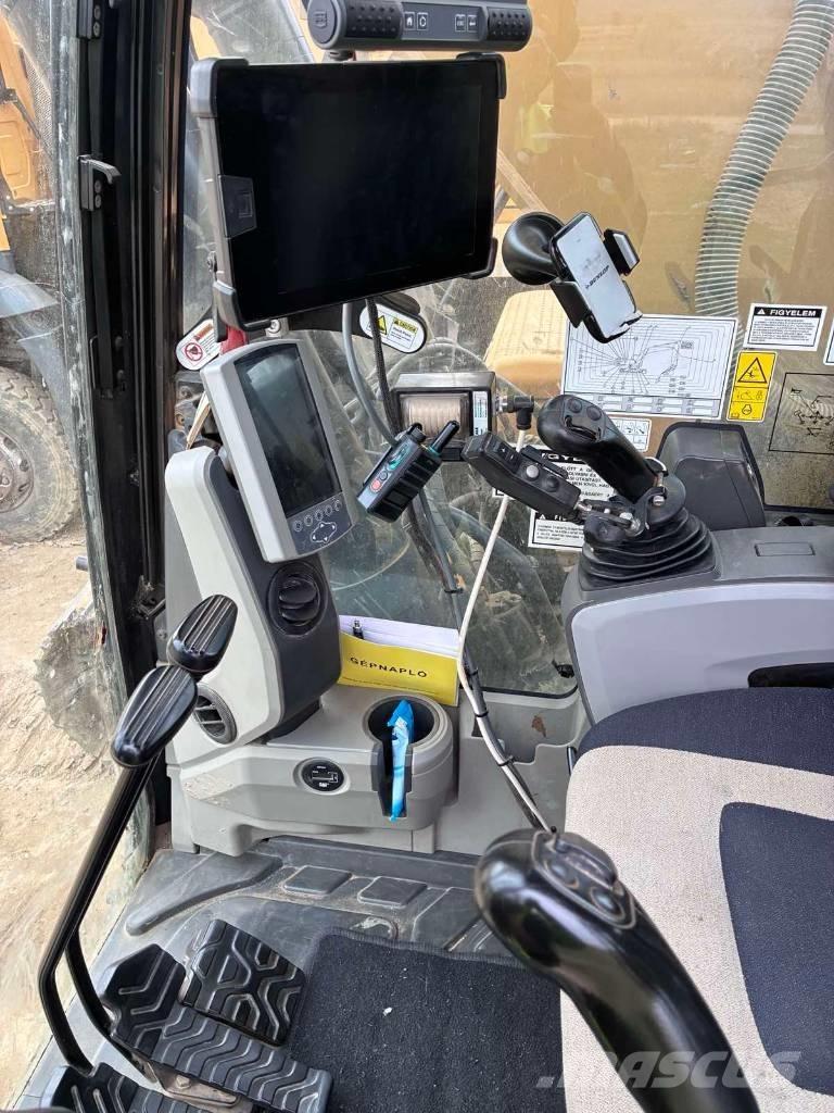 CAT 326 F حفارات زحافة