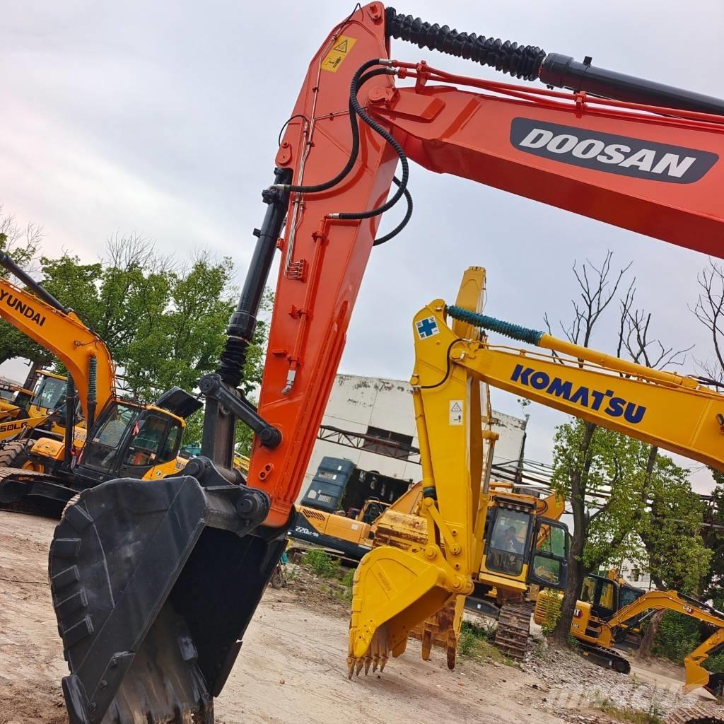 Doosan DX 225 LC حفارات زحافة