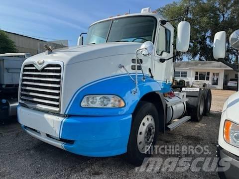 Mack CXN613 وحدات الجر