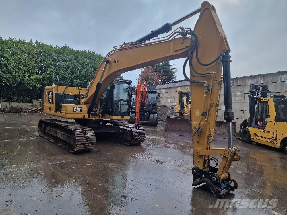 CAT 323 حفارات زحافة