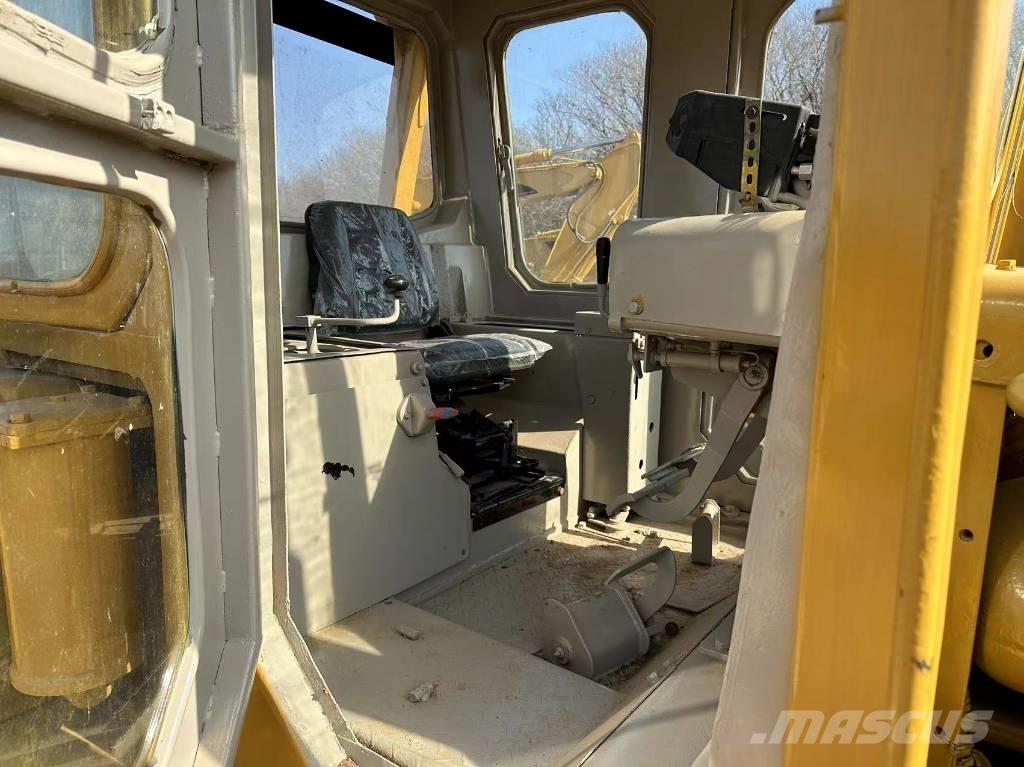 CAT D8K بلدوزرات مجنزرة