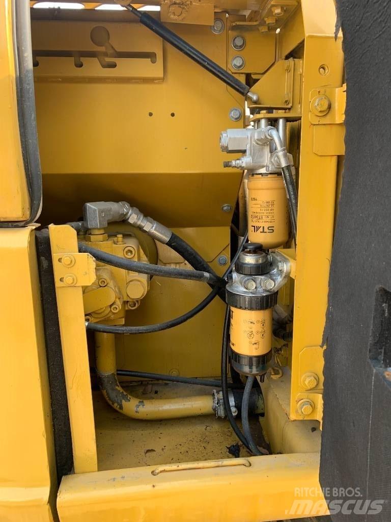 CAT 307D حفارات زحافة