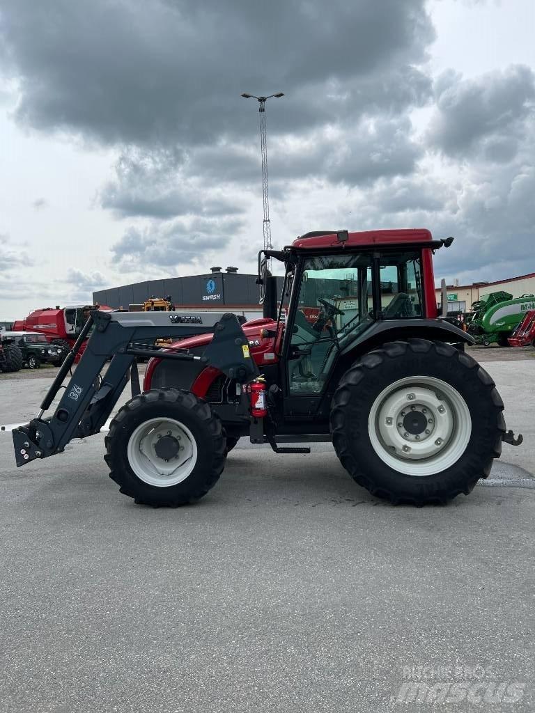 Valtra A 83 الجرارات
