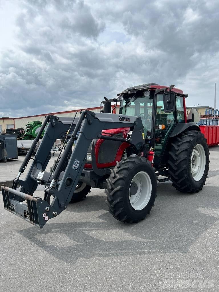 Valtra A 83 الجرارات