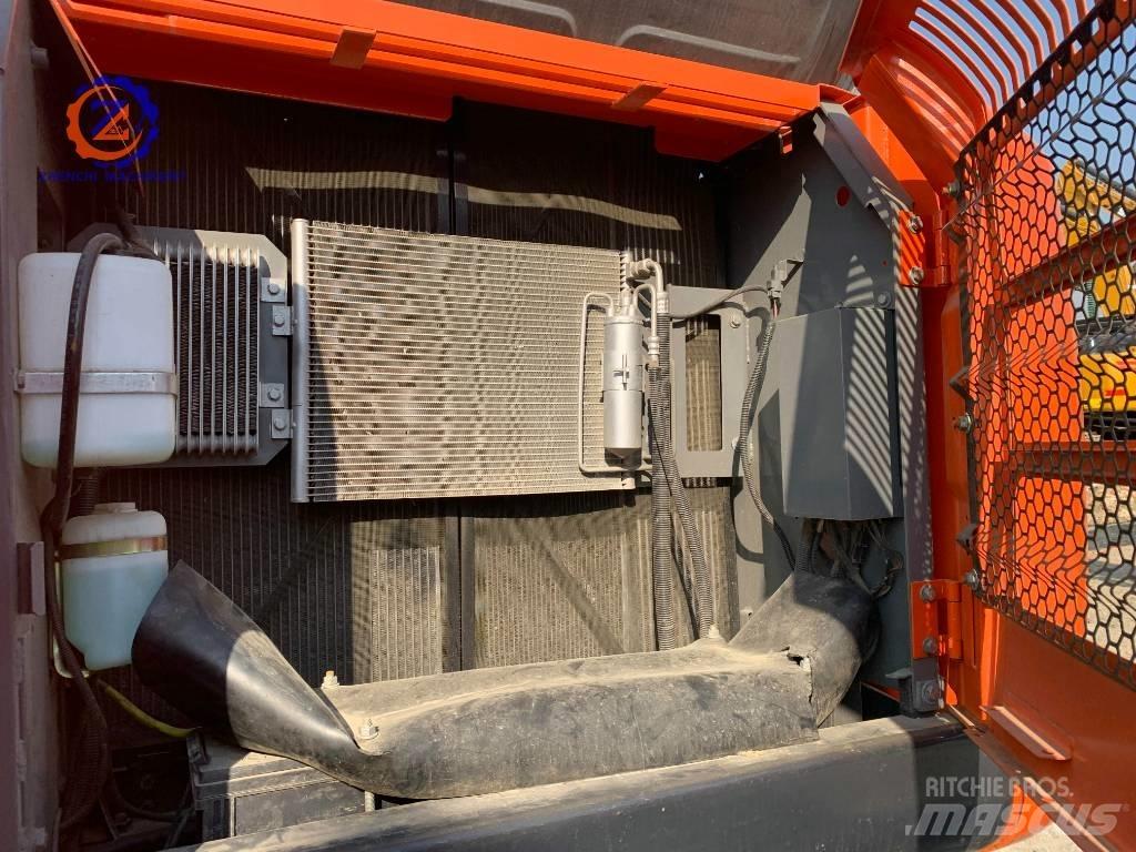 Hitachi ZX 240 حفارات زحافة