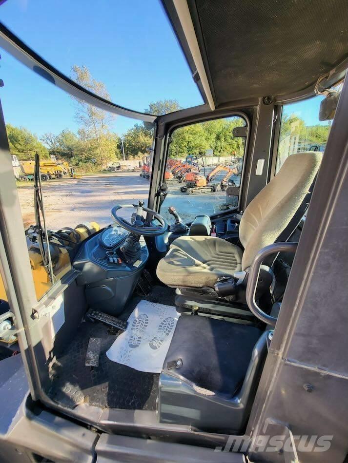 Mecalac AS 700 لوادر بعجل