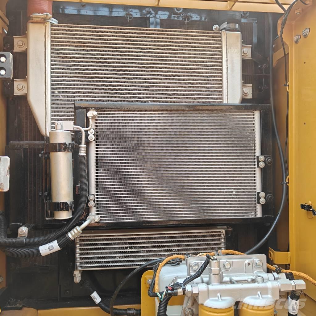 CAT 320D2L حفارات زحافة